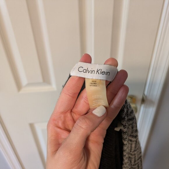 Calvin Klein herringbone cape/shawl - Picture 3 of 3